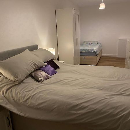 Adorable One-Bedroom Flat With Patio Garden. Southwick  Eksteriør bilde