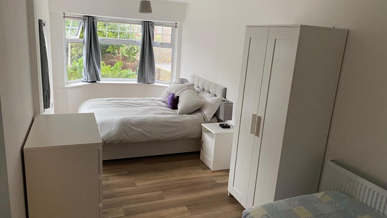 Adorable One-Bedroom Flat With Patio Garden. Southwick  Eksteriør bilde
