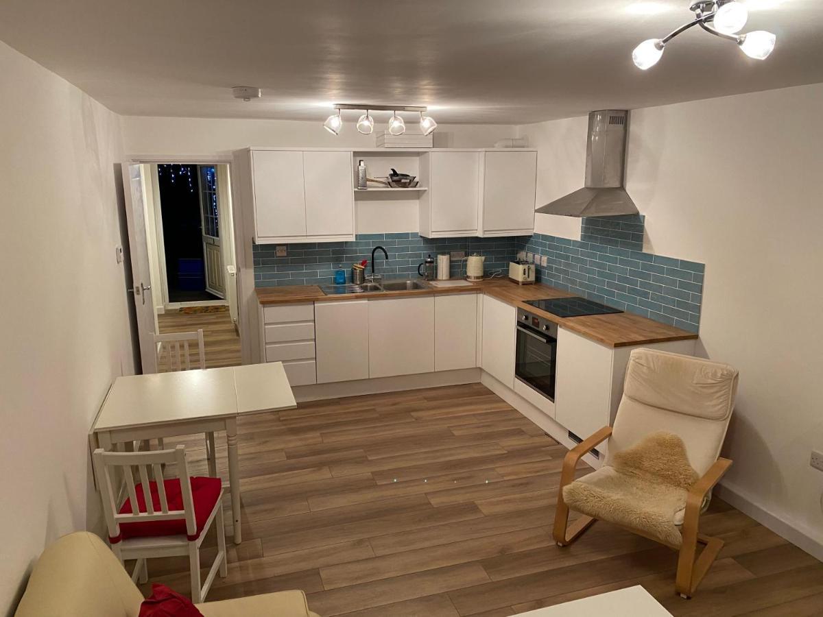 Adorable One-Bedroom Flat With Patio Garden. Southwick  Eksteriør bilde