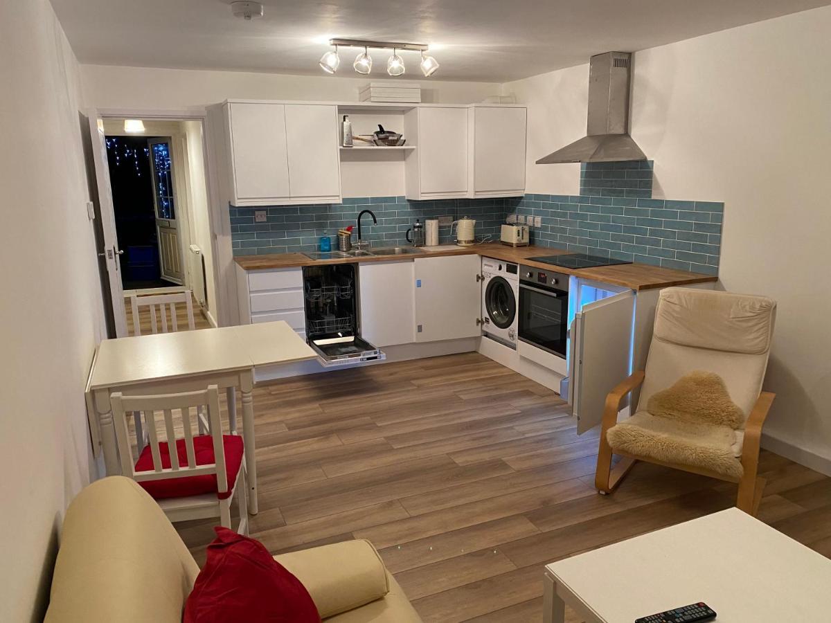 Adorable One-Bedroom Flat With Patio Garden. Southwick  Eksteriør bilde