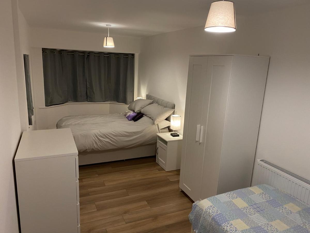 Adorable One-Bedroom Flat With Patio Garden. Southwick  Eksteriør bilde