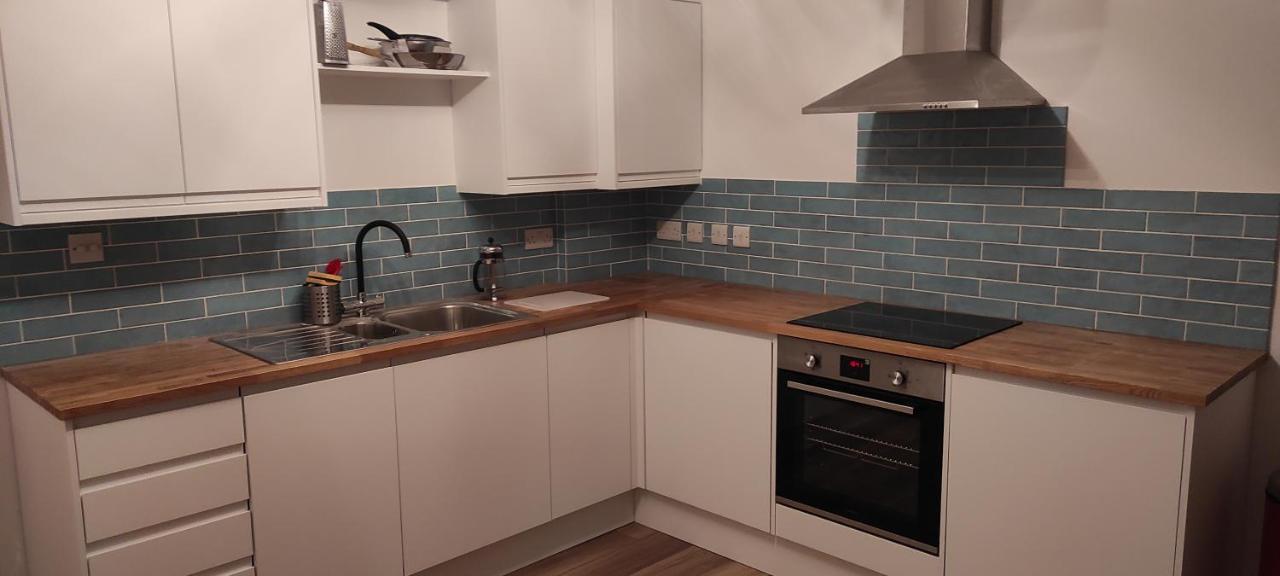 Adorable One-Bedroom Flat With Patio Garden. Southwick  Eksteriør bilde