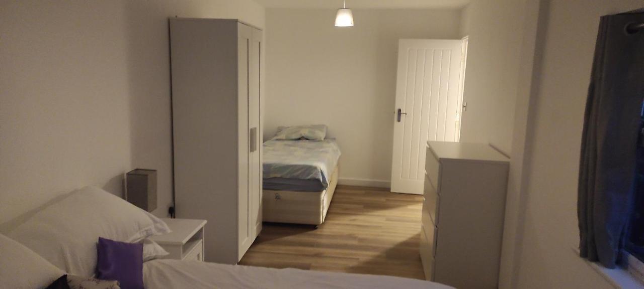 Adorable One-Bedroom Flat With Patio Garden. Southwick  Eksteriør bilde