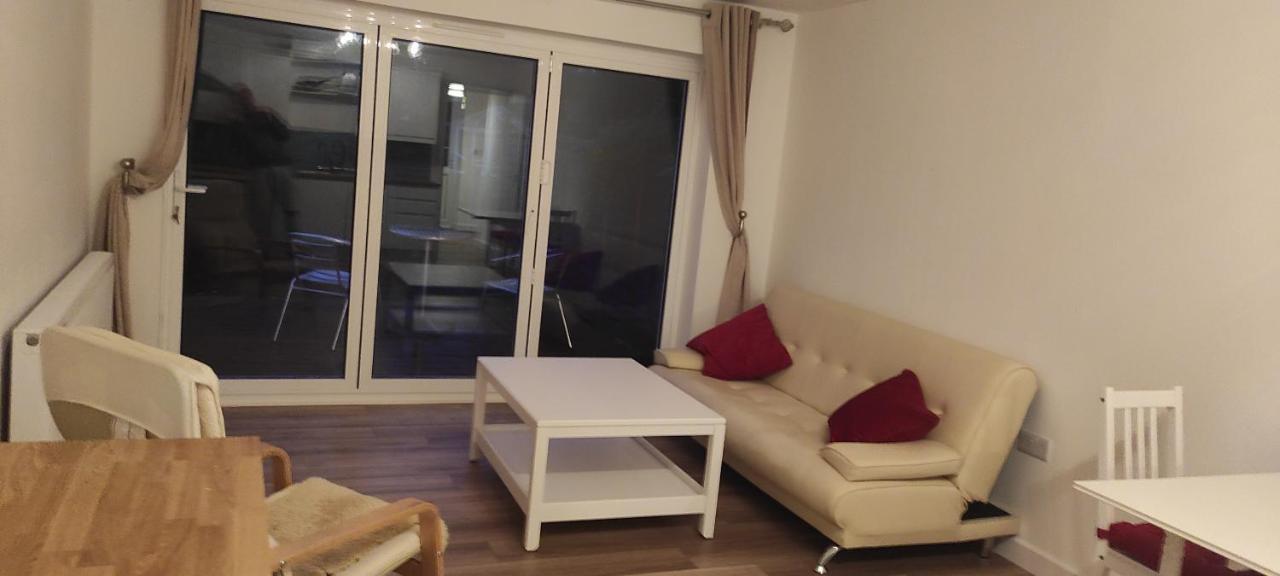 Adorable One-Bedroom Flat With Patio Garden. Southwick  Eksteriør bilde