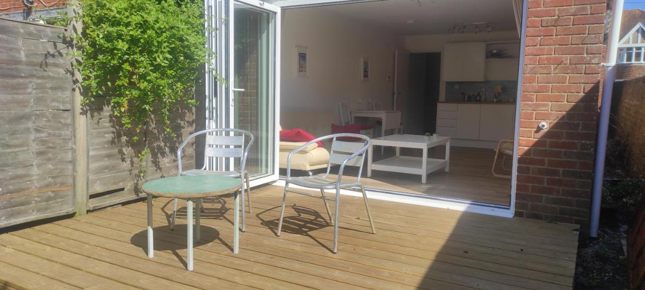 Adorable One-Bedroom Flat With Patio Garden. Southwick  Eksteriør bilde